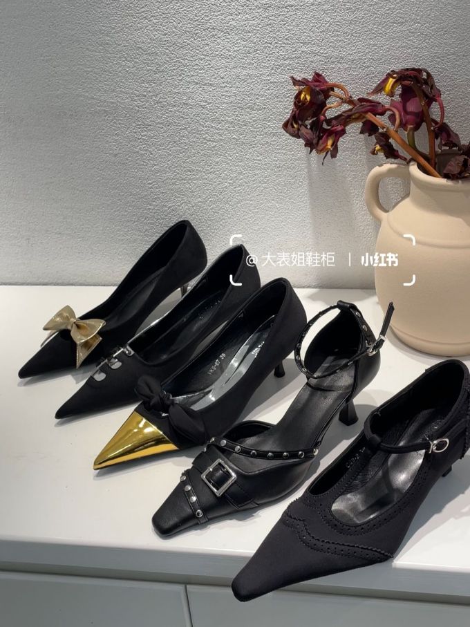尖头 袢扣 浅口鞋 皮革