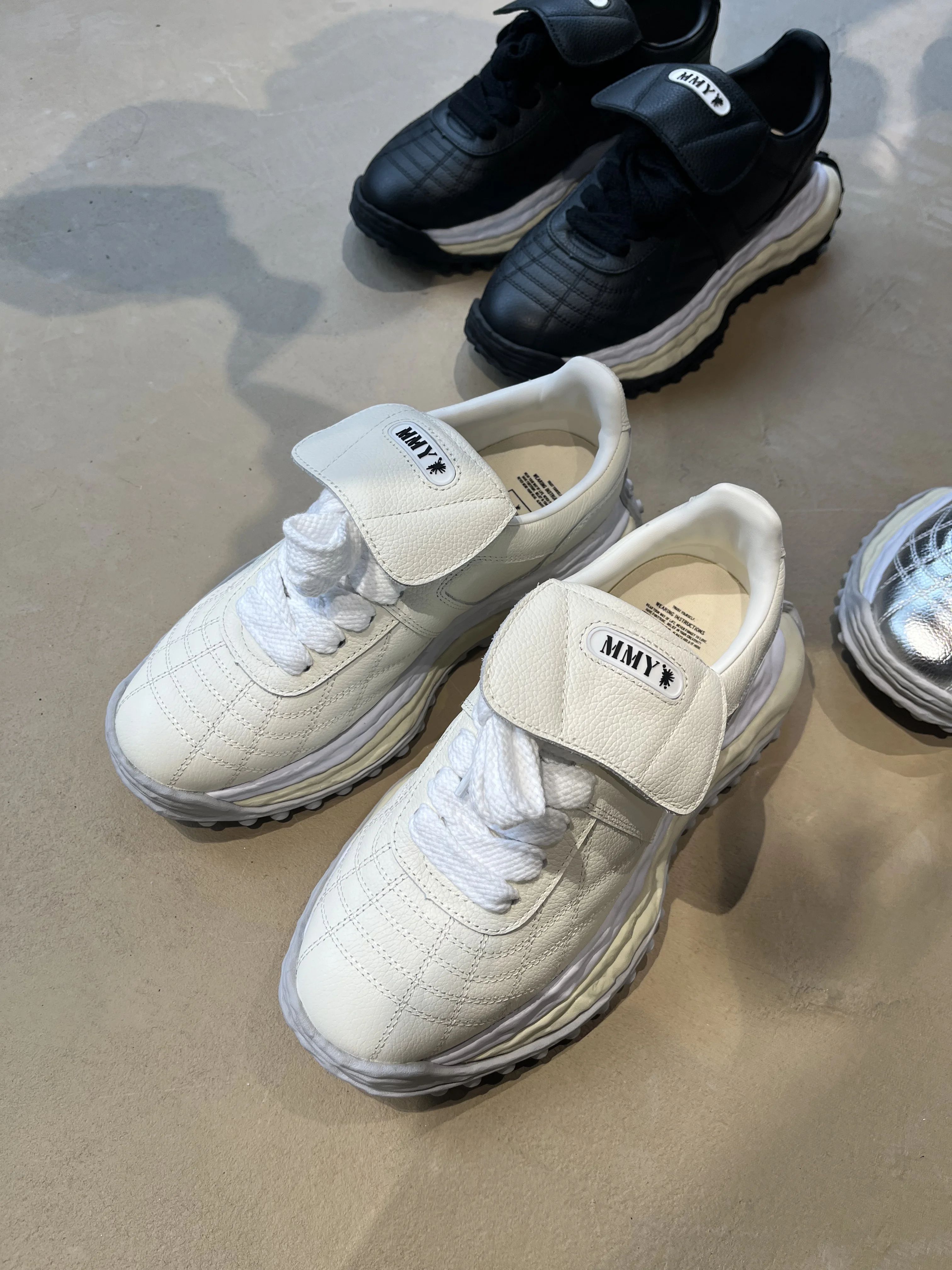 低帮 系带 魔术贴  - VALI鞋履AI设计主图