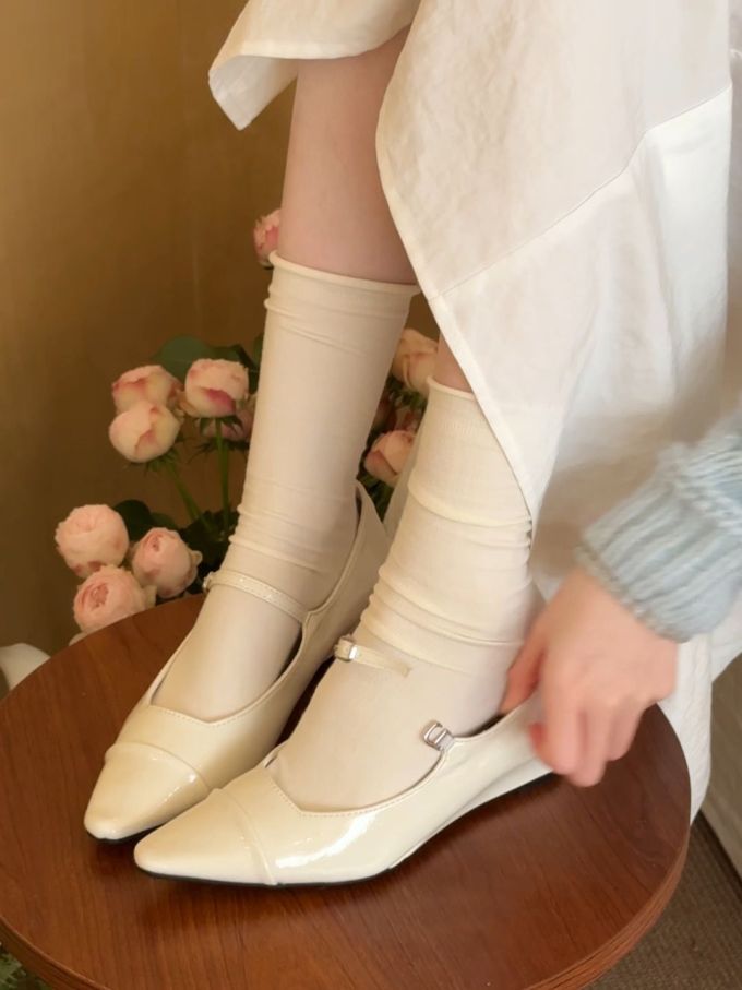 尖头 袢扣 浅口鞋 皮革 