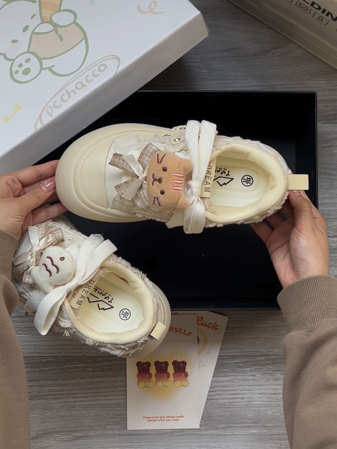 魔术贴 布面  - VALI鞋履AI设计主图