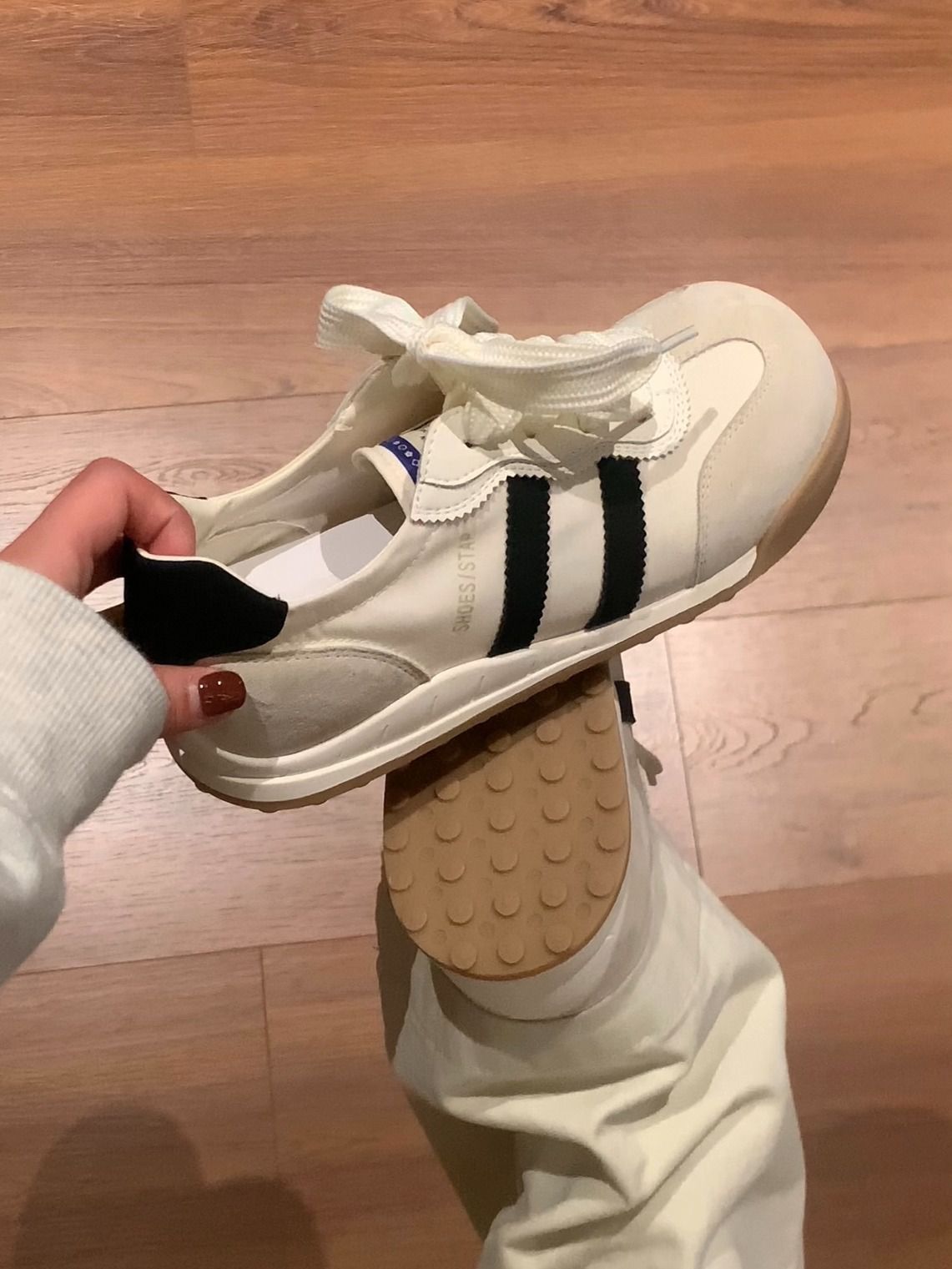 低帮 魔术贴 皮革  - VALI鞋履AI设计主图