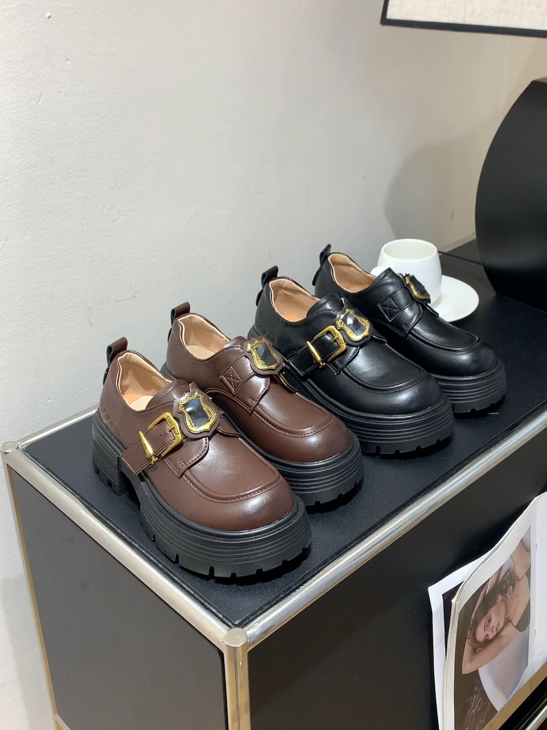 厚底 圆头 袢扣 皮革  - VALI鞋履AI设计主图