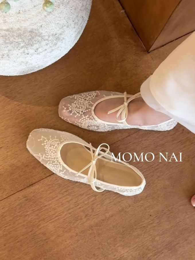 低帮 袢扣 中口鞋 蕾丝