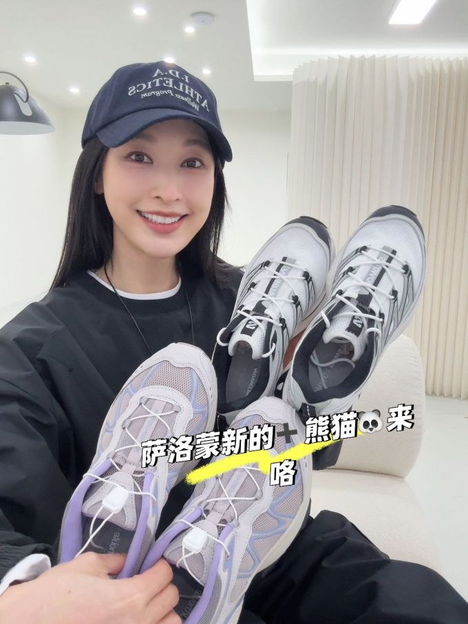 针织面料 圆形领 中长袖 基础袖 局部印染 印花 蓝黑色