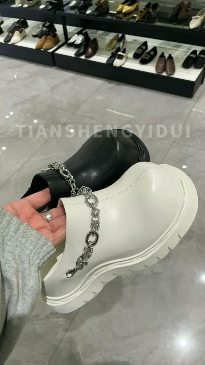 坡跟 圆头 低帮 袢扣 深口鞋 皮革