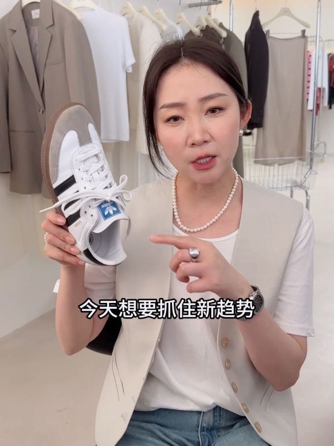 正装面料 H型 颈线领 基础袖 满印&循环 胭脂粉红 城堡灰 基础扣饰