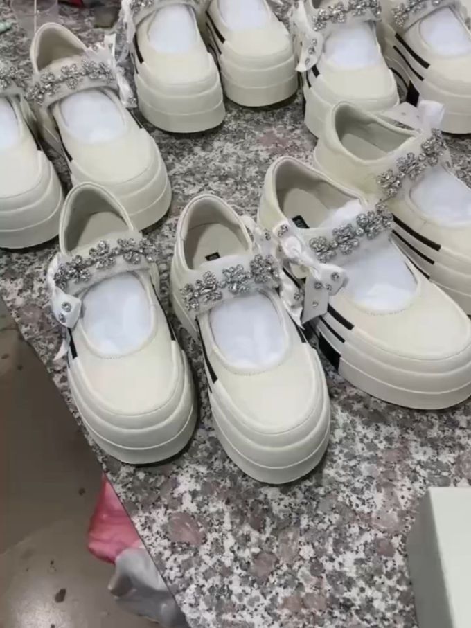 圆头 中口鞋 皮革
