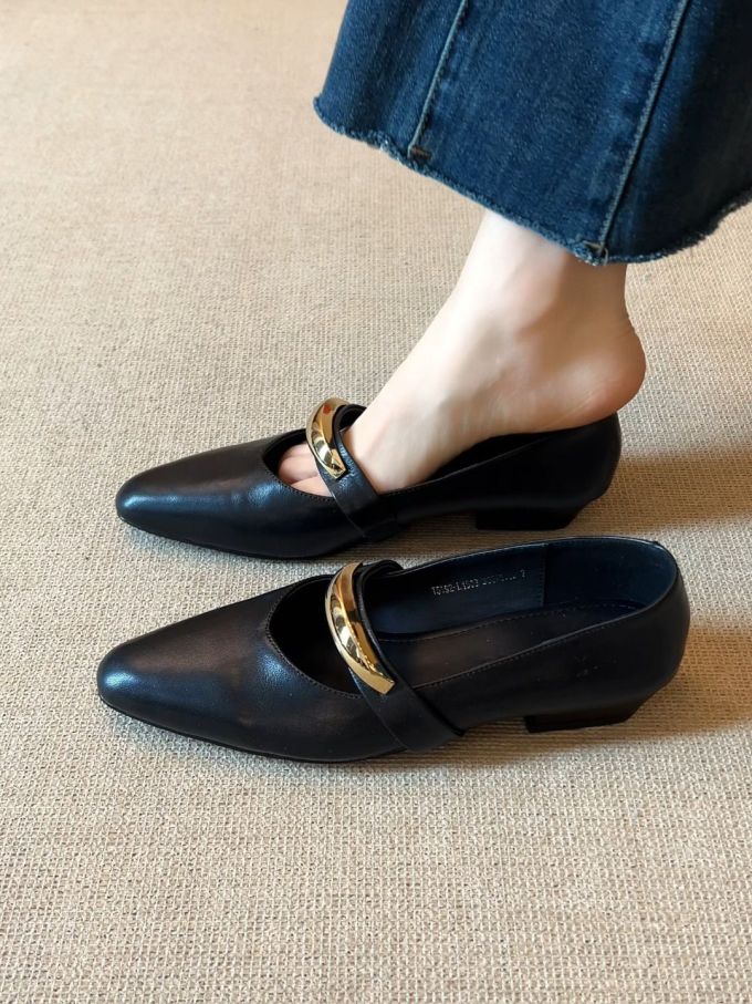 低帮 袢扣 中口鞋 皮革