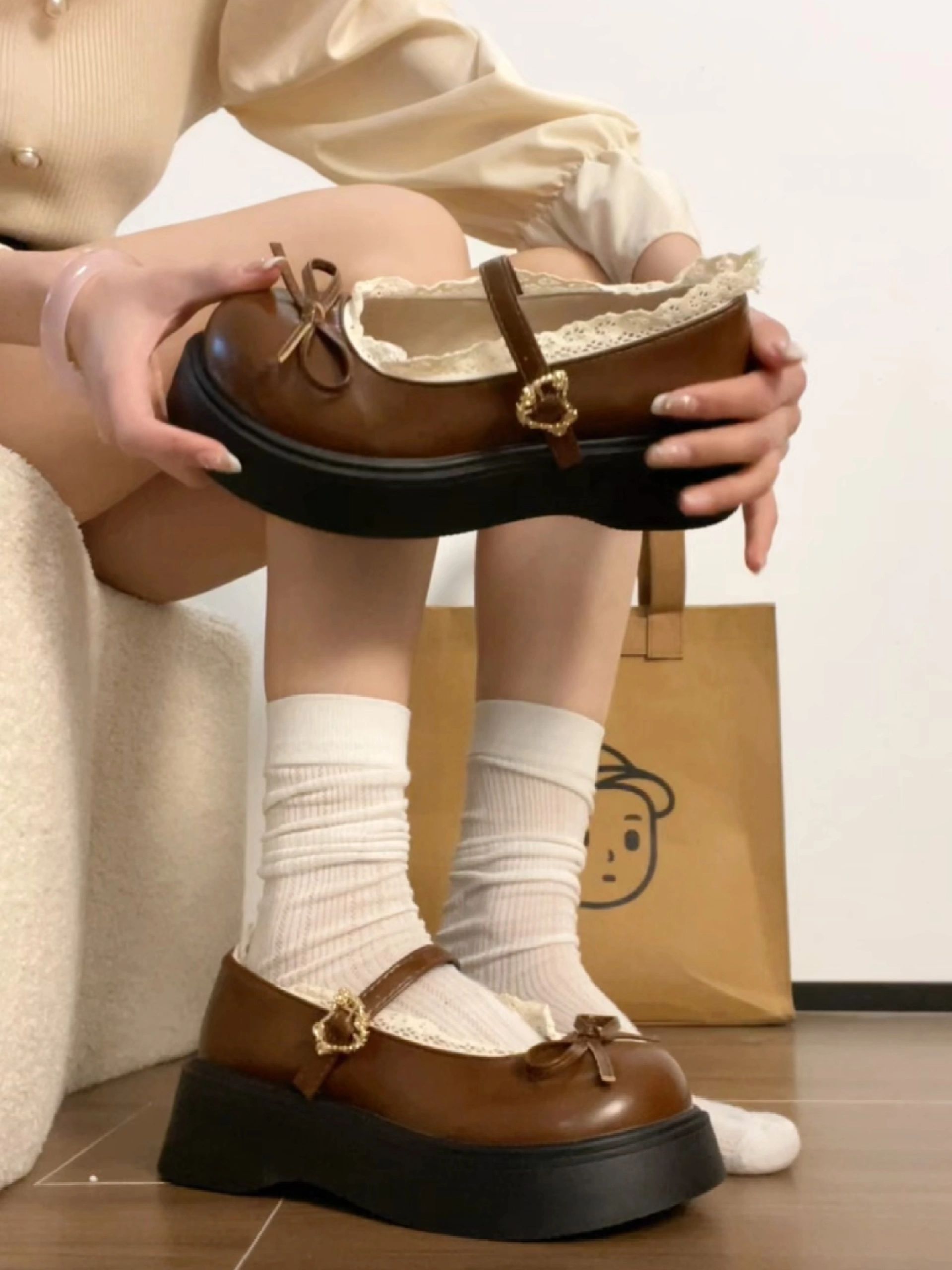 厚底 圆头 袢扣 中口鞋 皮革  - VALI鞋履AI设计主图