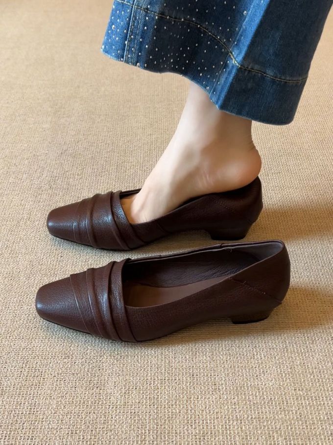尖头 低帮 一脚蹬 中口鞋 皮革