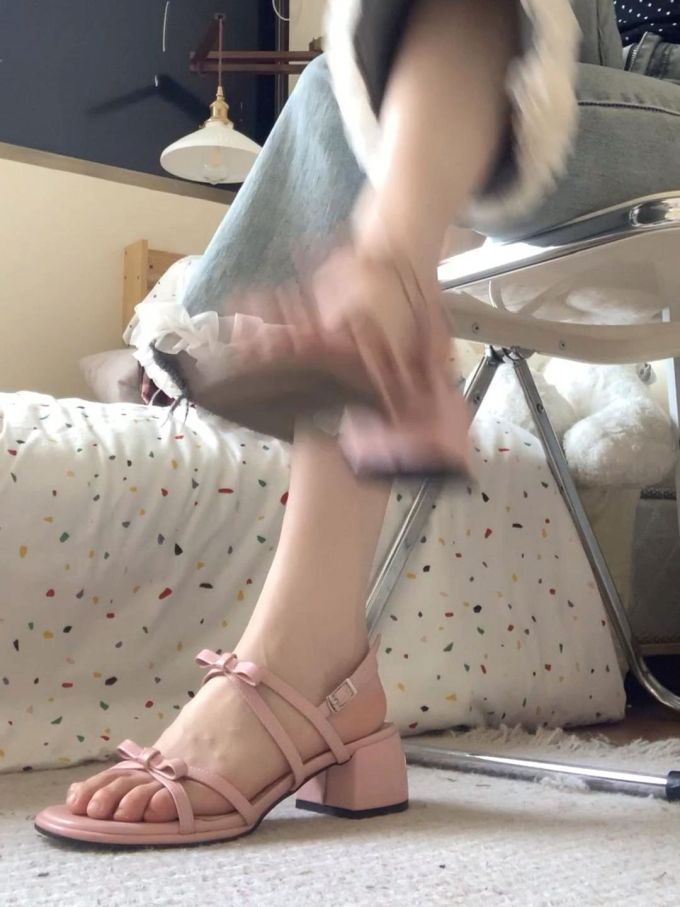 中跟 粗跟 无帮 皮革