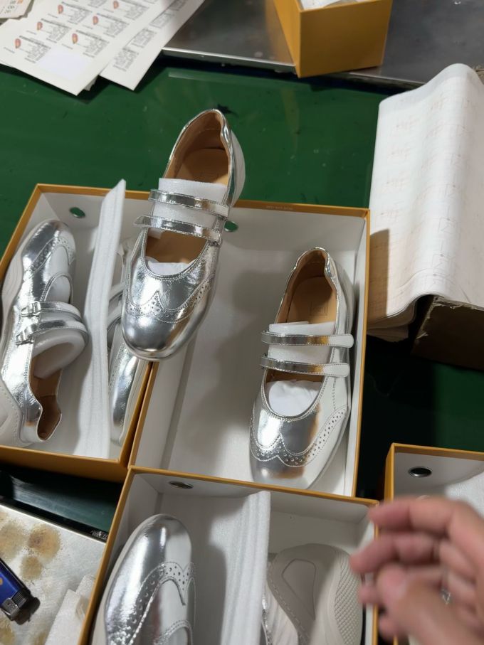 中口鞋 皮革 