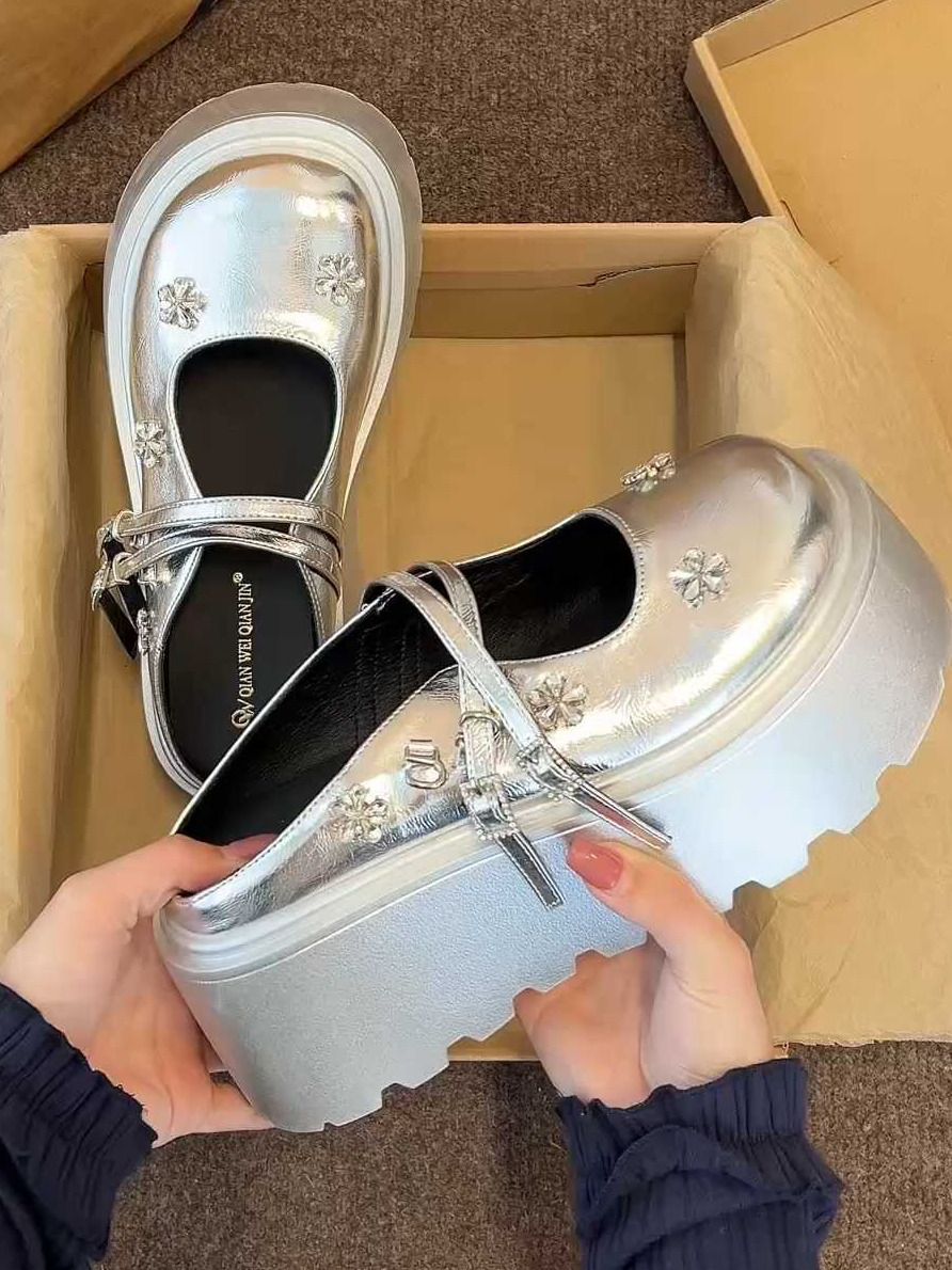 圆头 袢扣 中口鞋 皮革  - VALI鞋履AI设计主图