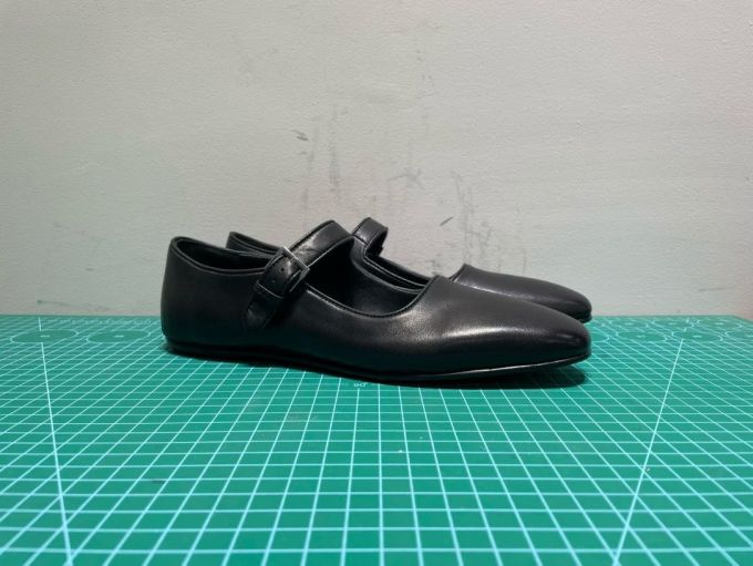 平底 袢扣 中口鞋 皮革 