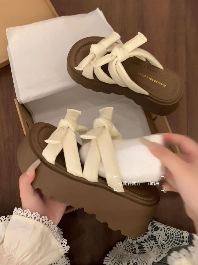 皮革 