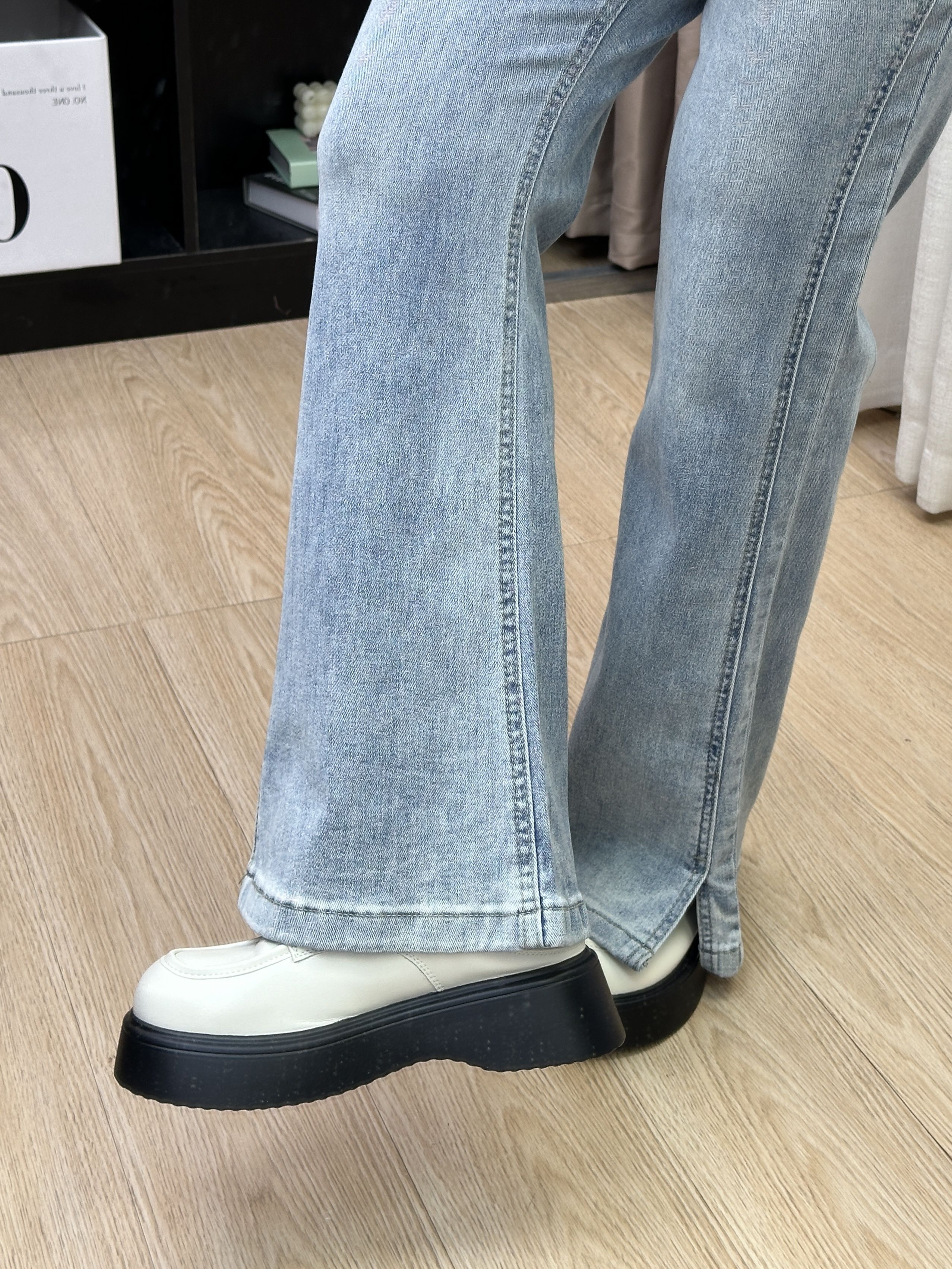 牛仔面料 洗水 暴雨灰 铅色 浅天蓝色 洗水蓝  - VALI鞋履AI设计主图