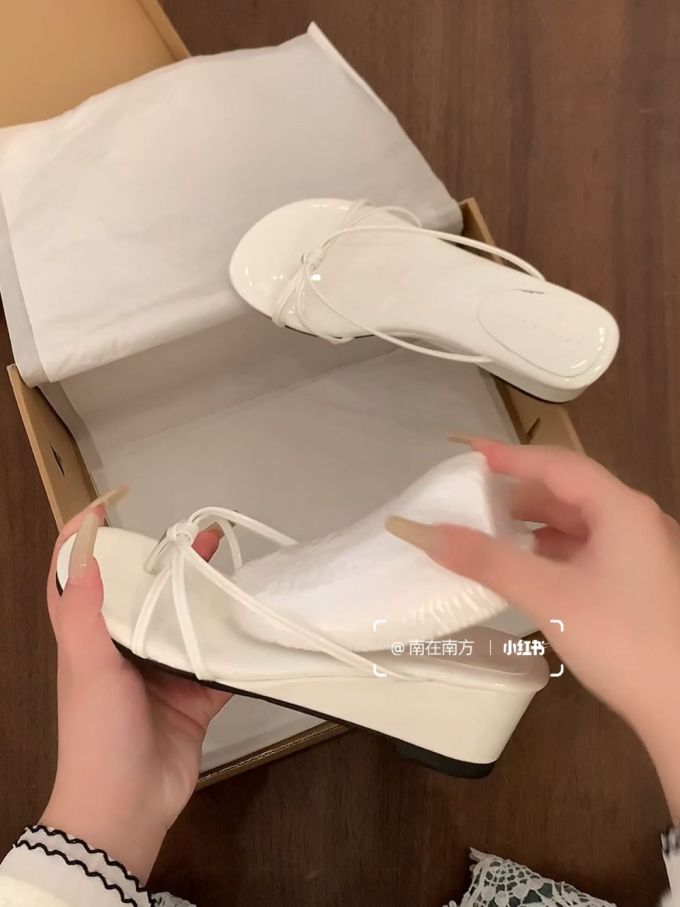 低帮 一脚蹬 浅口鞋 塑料