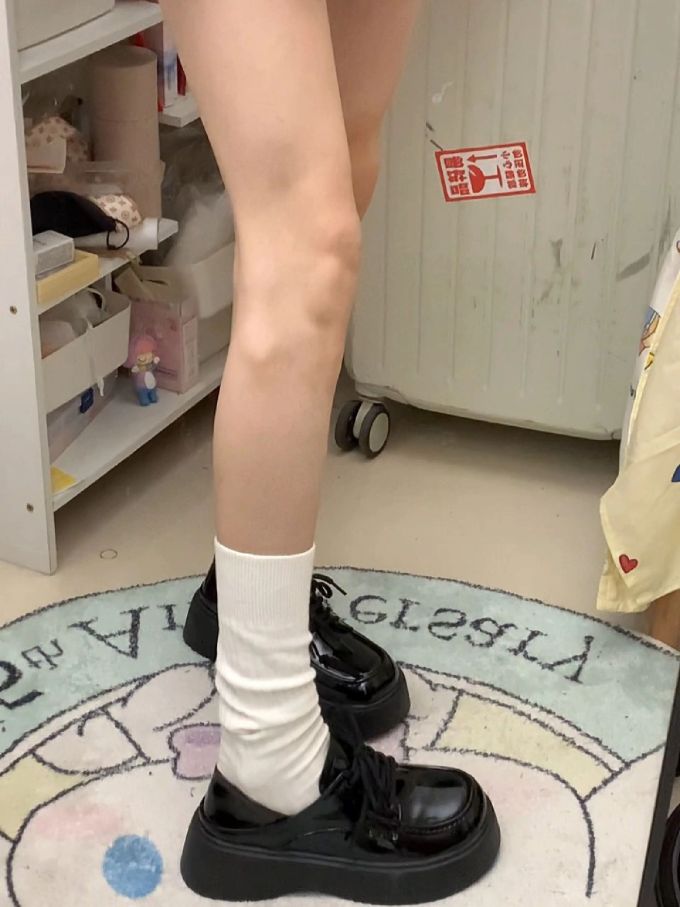 圆头 低帮 系带 深口鞋 皮革 