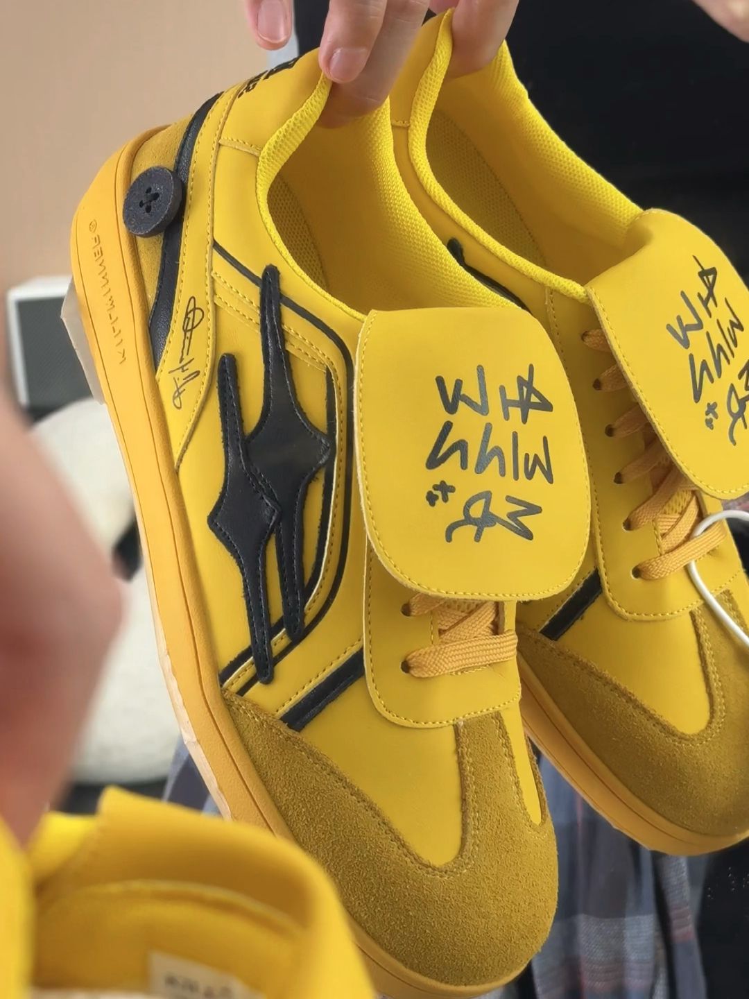 低帮 魔术贴  - VALI鞋履AI设计主图