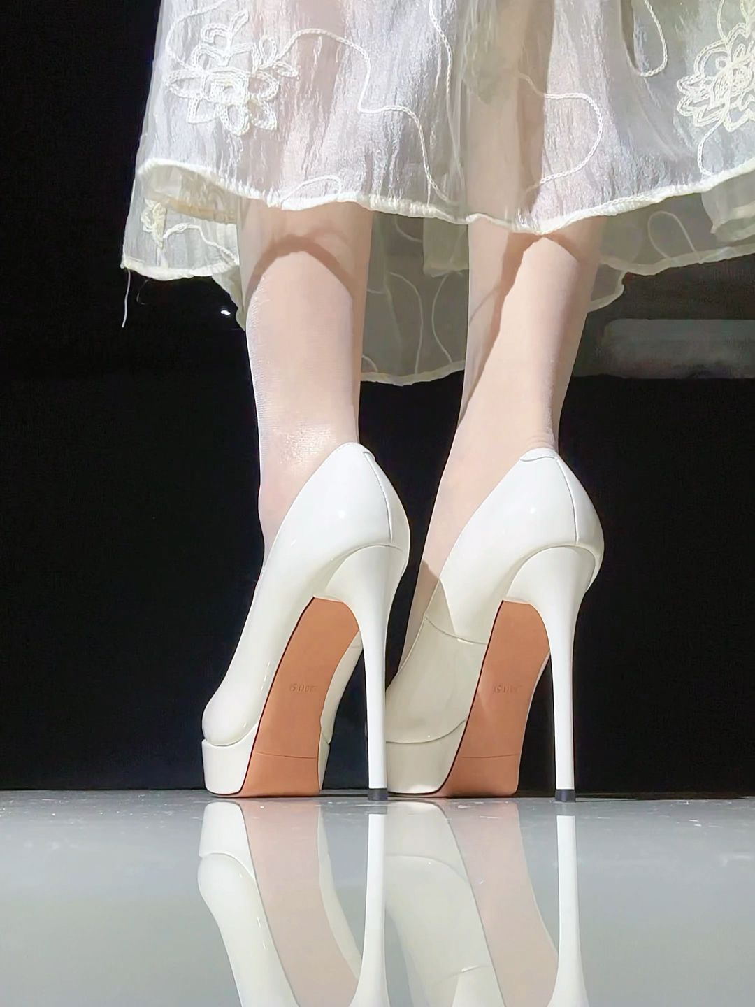 高跟 细跟 低帮 一脚蹬 皮革  - VALI鞋履AI设计主图