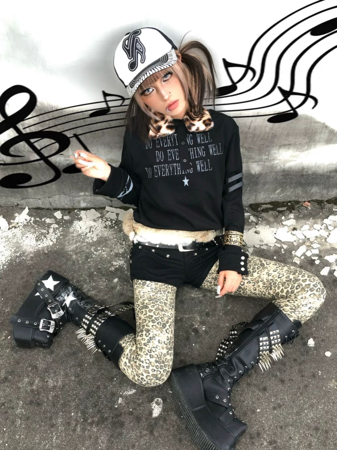 针织面料 中长袖 基础袖 局部印染 字母 印花 酱黑色  - VALI鞋履AI设计主图