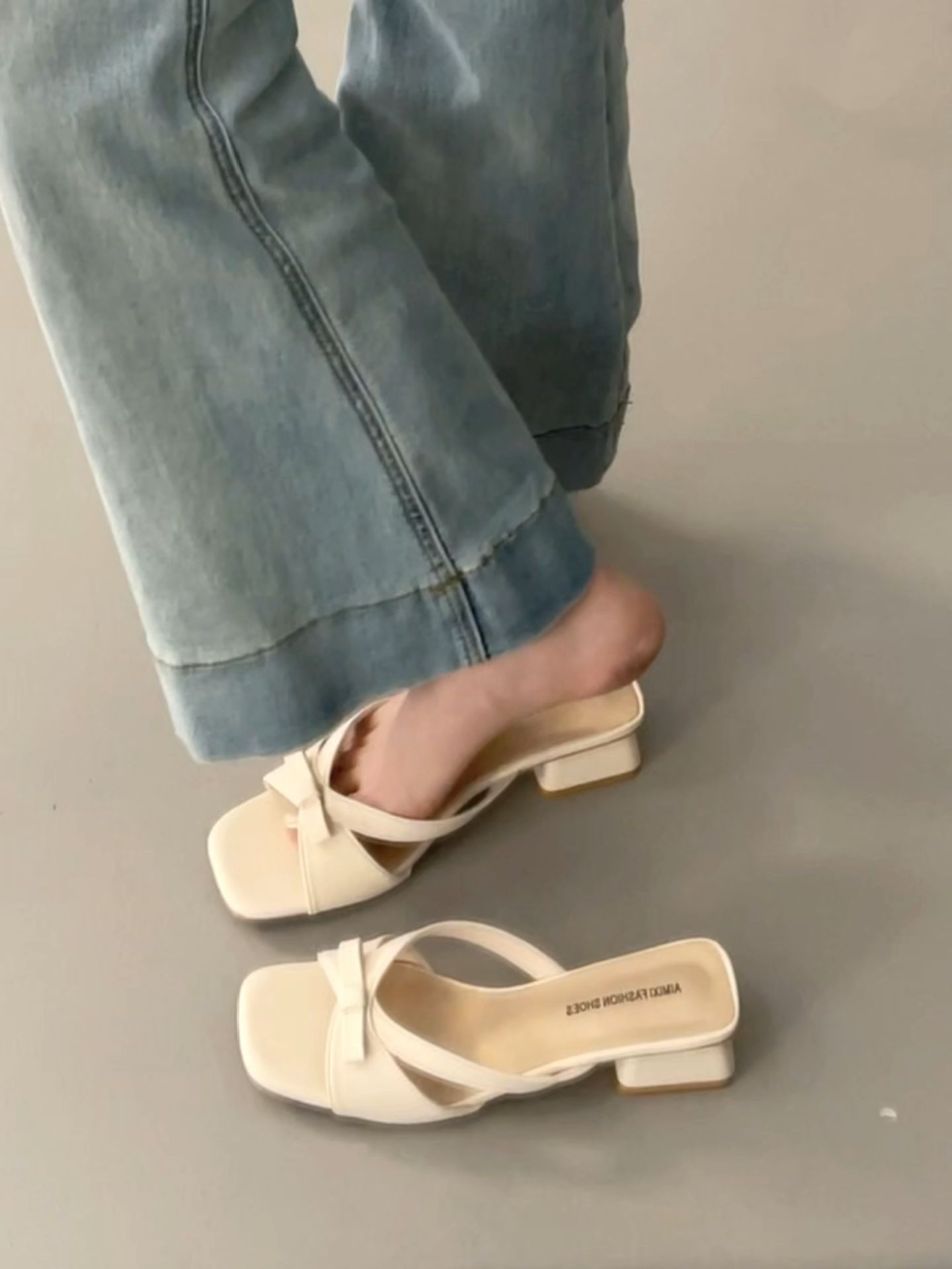 粗跟 无帮 皮革  - VALI鞋履AI设计主图