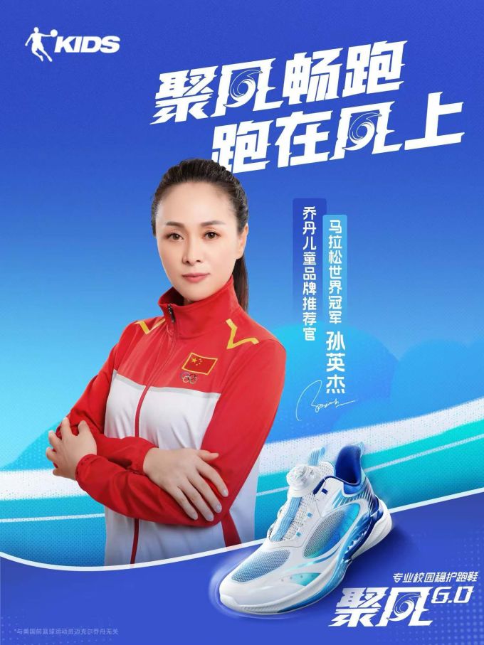 针织面料 立领 中长袖 局部印染 拼接 贴布绣 印花 边缘装饰 茜红 基础拉链 