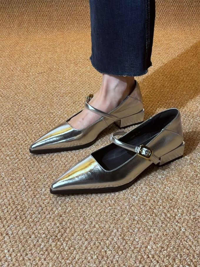 尖头 袢扣 中口鞋 皮革