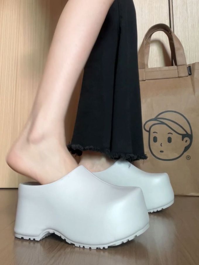 坡跟 无帮 皮革