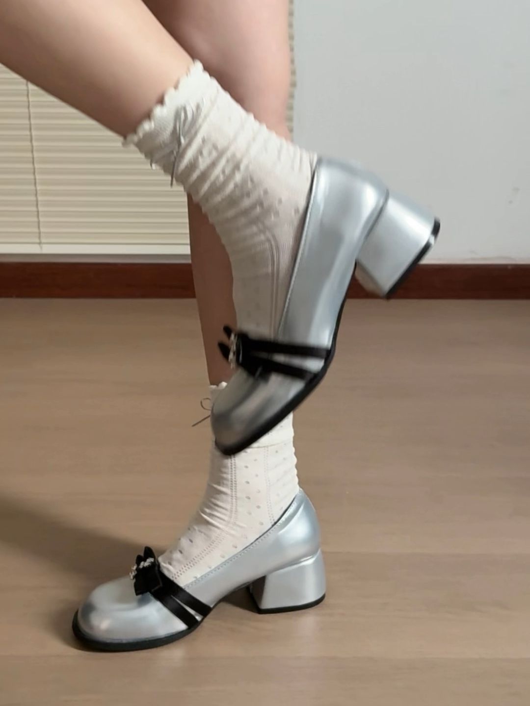 中跟 粗跟 低帮 皮革  - VALI鞋履AI设计主图