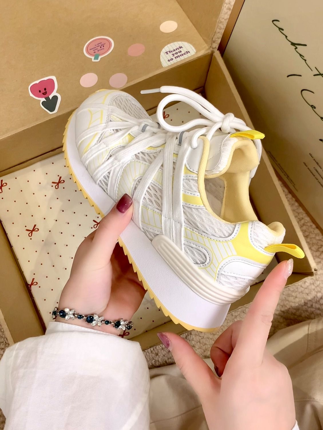 低帮 系带 魔术贴  - VALI鞋履AI设计主图