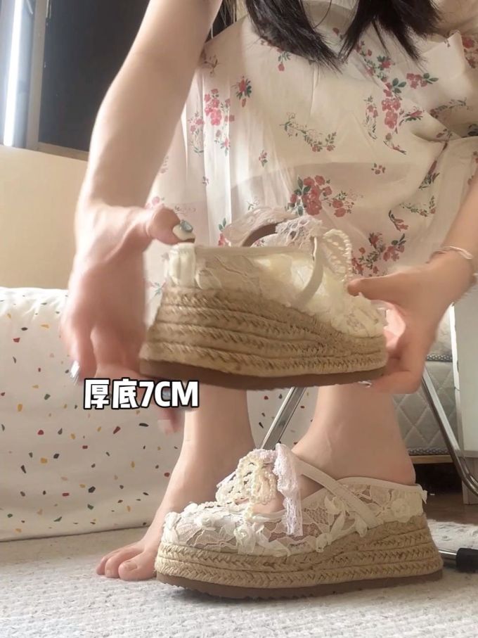 雪纺 满印&循环 梅花 绣花 果仁糖色 烟灰色 