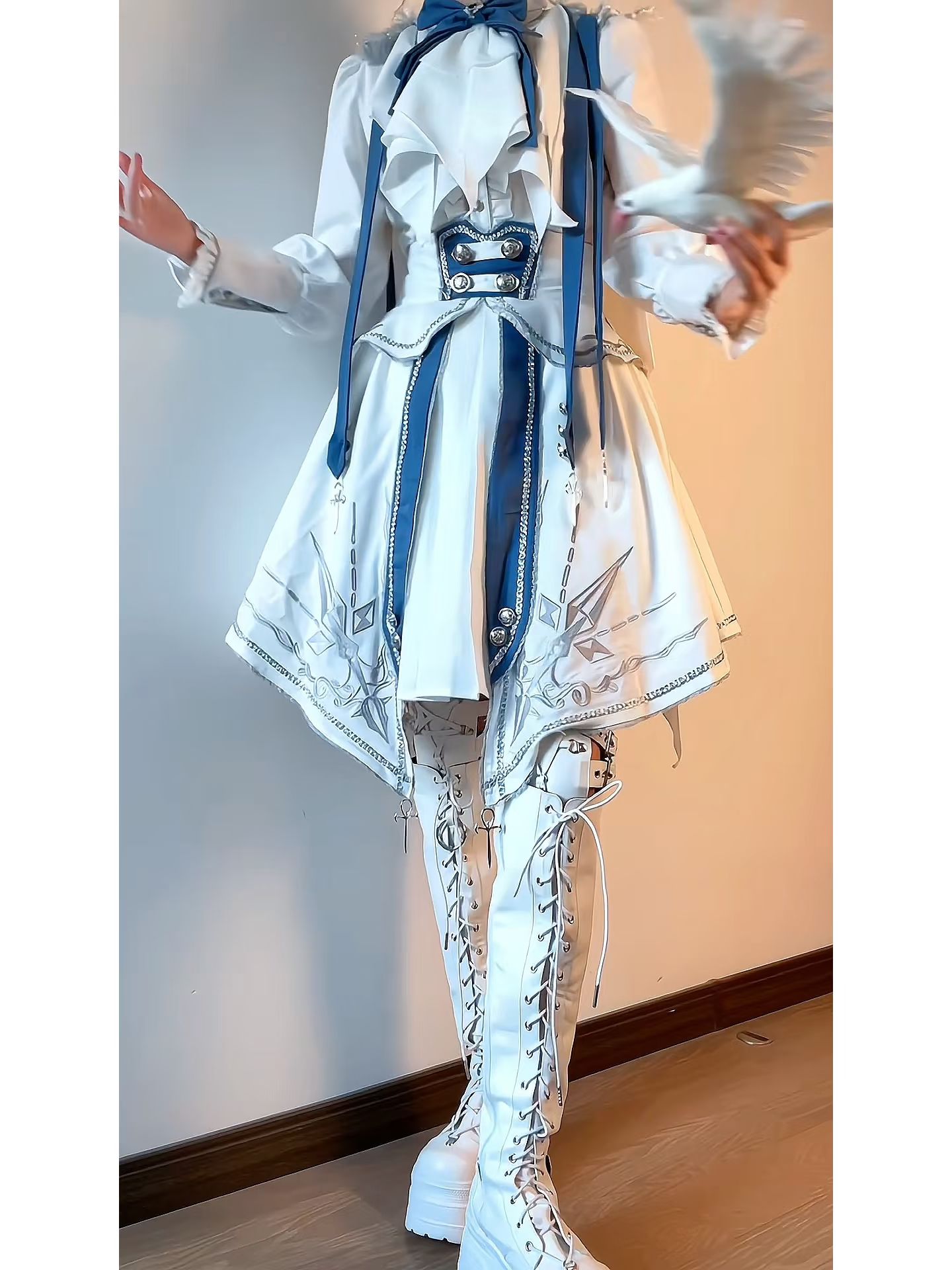 真丝 / 丝绸 X型 满印&循环 打结-扭结 精致蓝 婉兰色 波塞冬蓝  - VALI鞋履AI设计主图