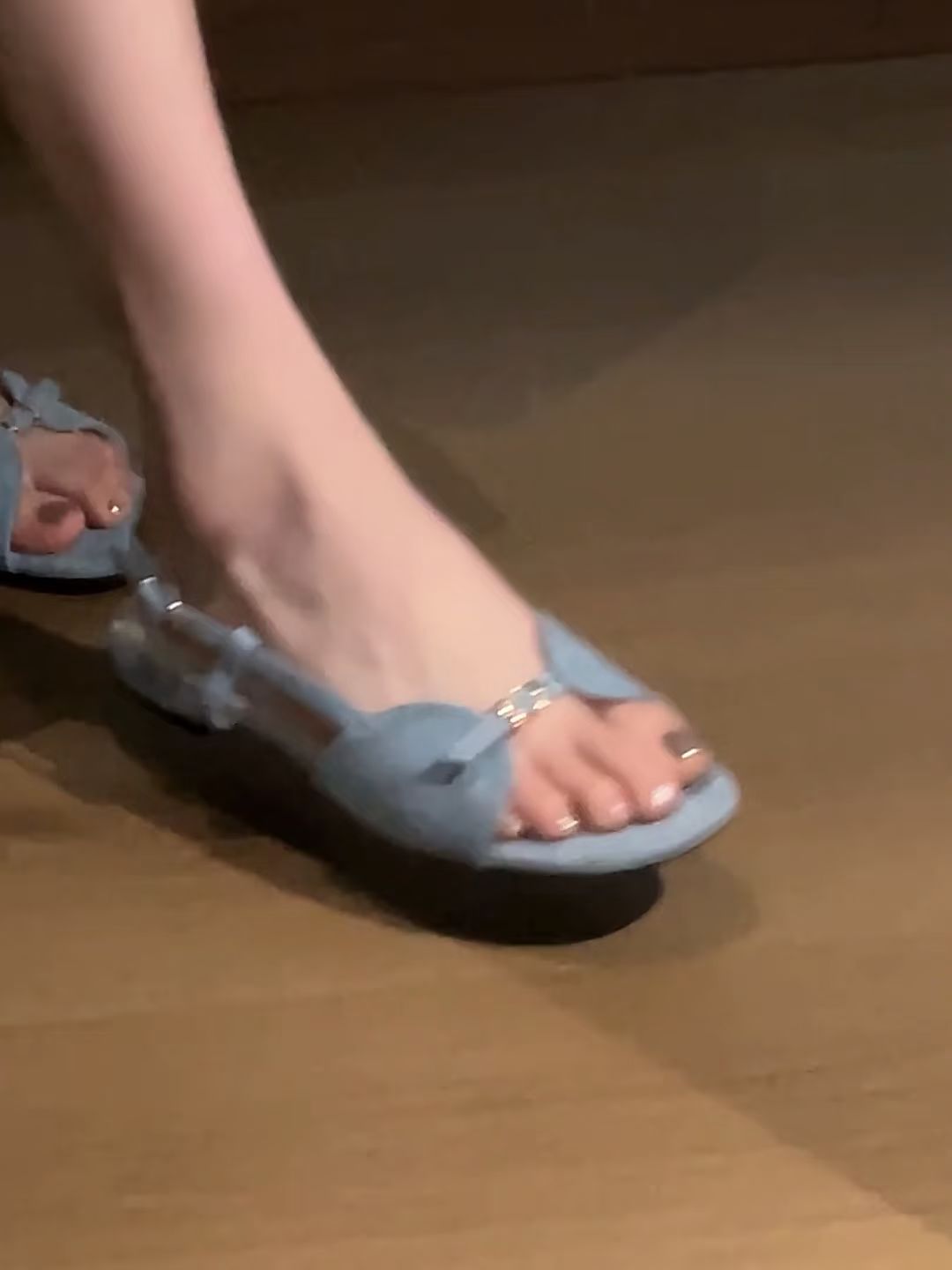 无帮  - VALI鞋履AI设计主图