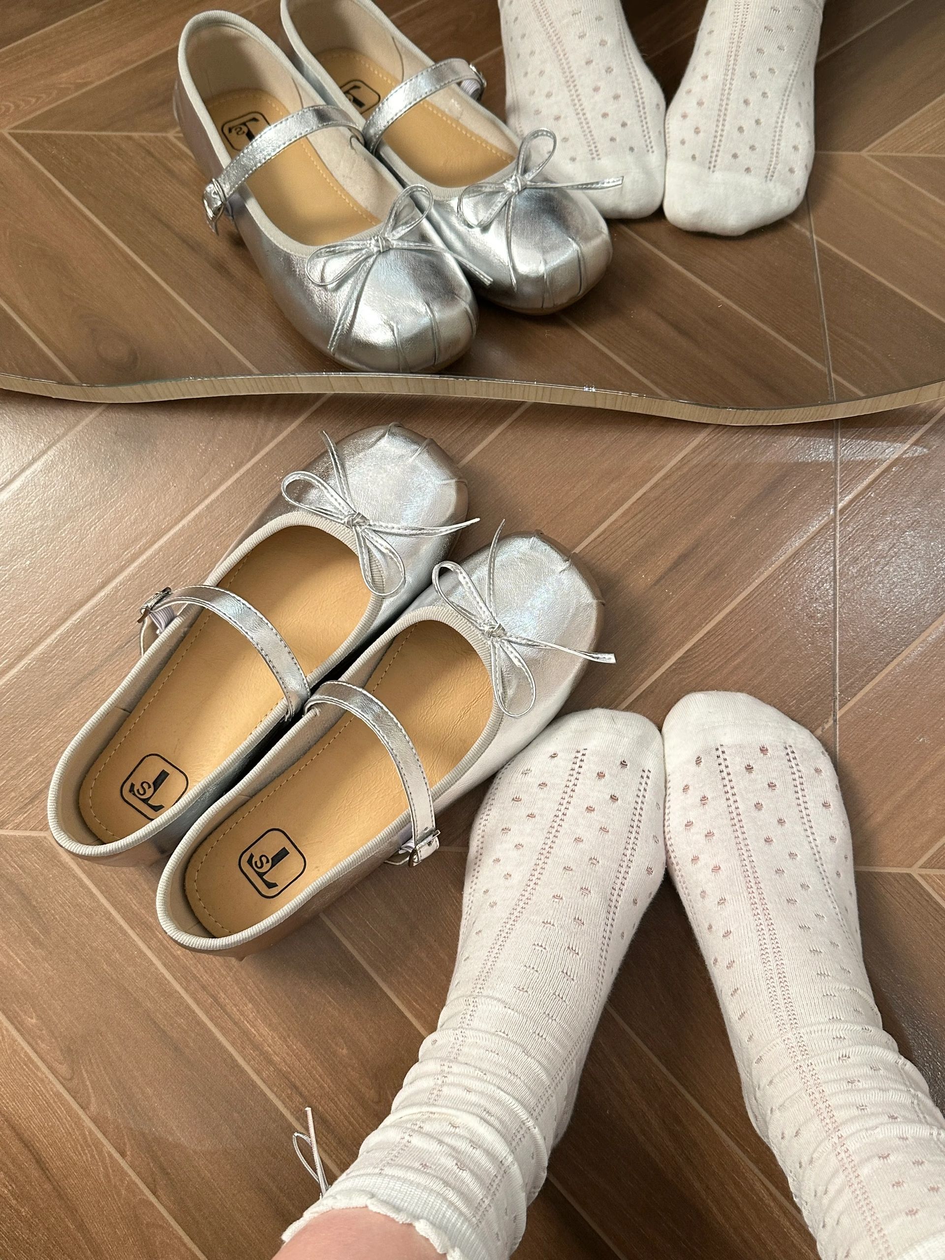 异形头-分趾 浅口鞋 皮革  - VALI鞋履AI设计主图