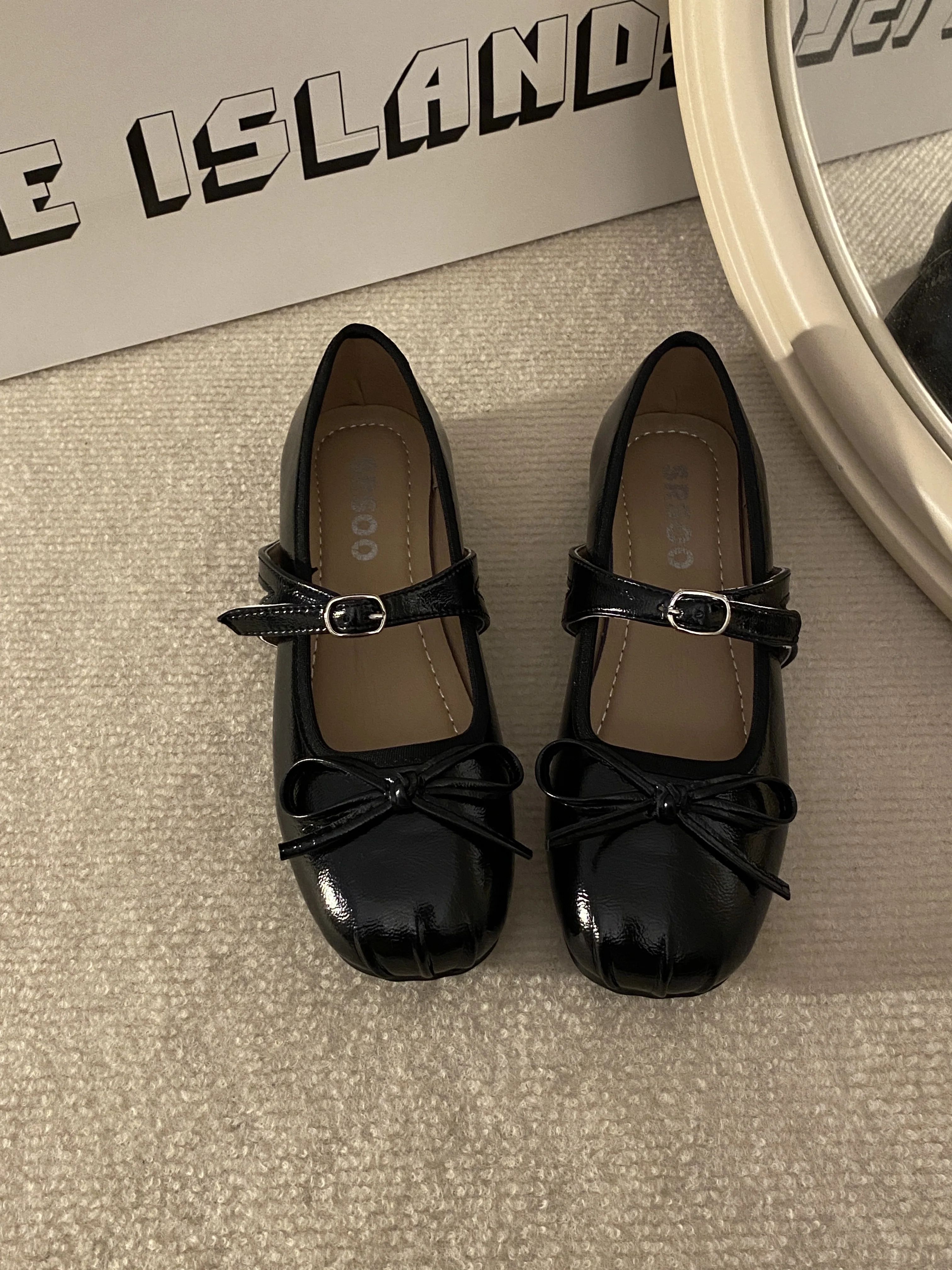 异形头-分趾 袢扣 中口鞋 皮革  - VALI鞋履AI设计主图