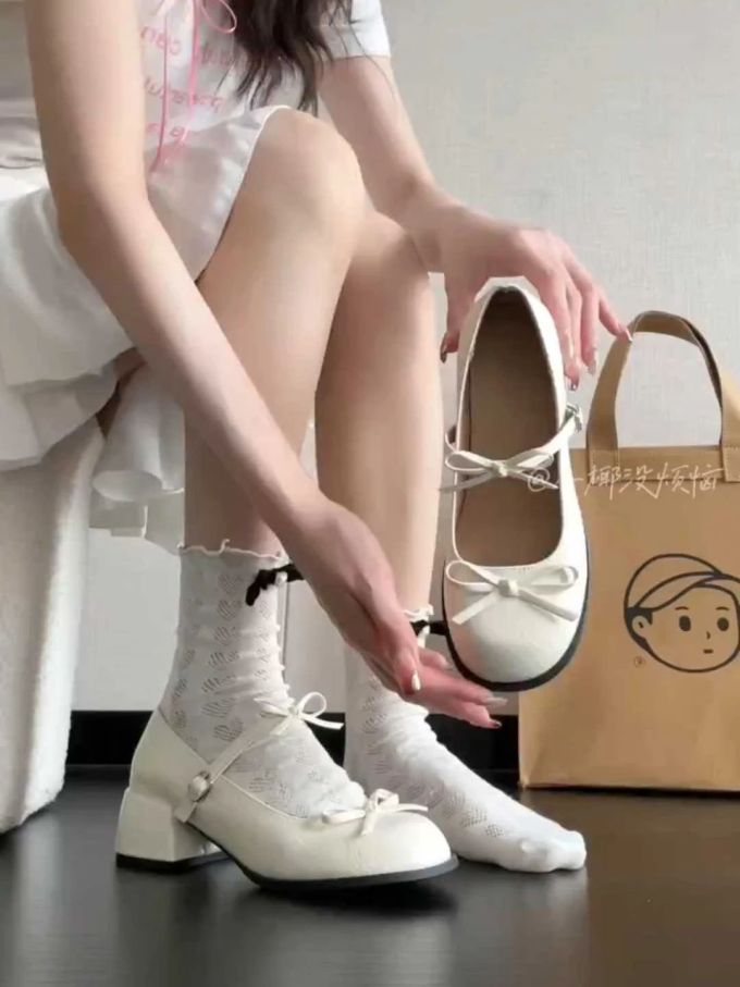 圆头 袢扣 浅口鞋 皮革