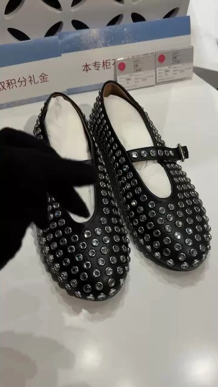 圆头 袢扣 中口鞋 皮革  - VALI鞋履AI设计主图