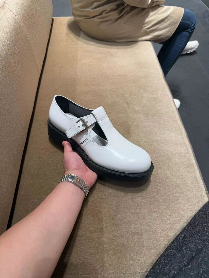 圆头 袢扣 中口鞋 皮革 