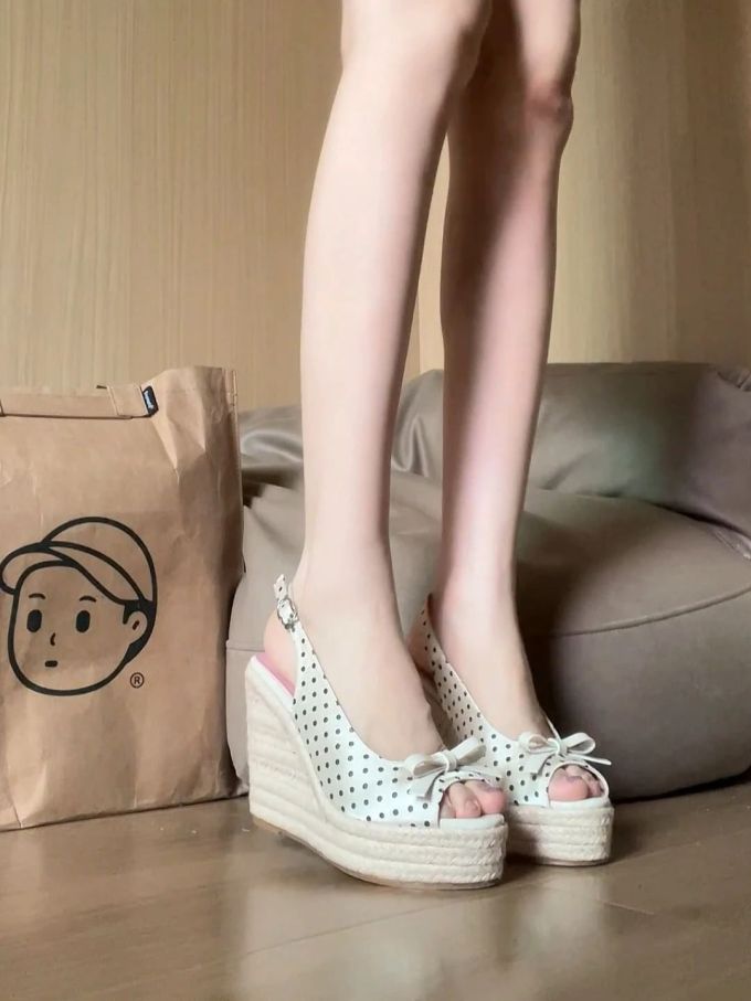坡跟 无帮 袢扣 