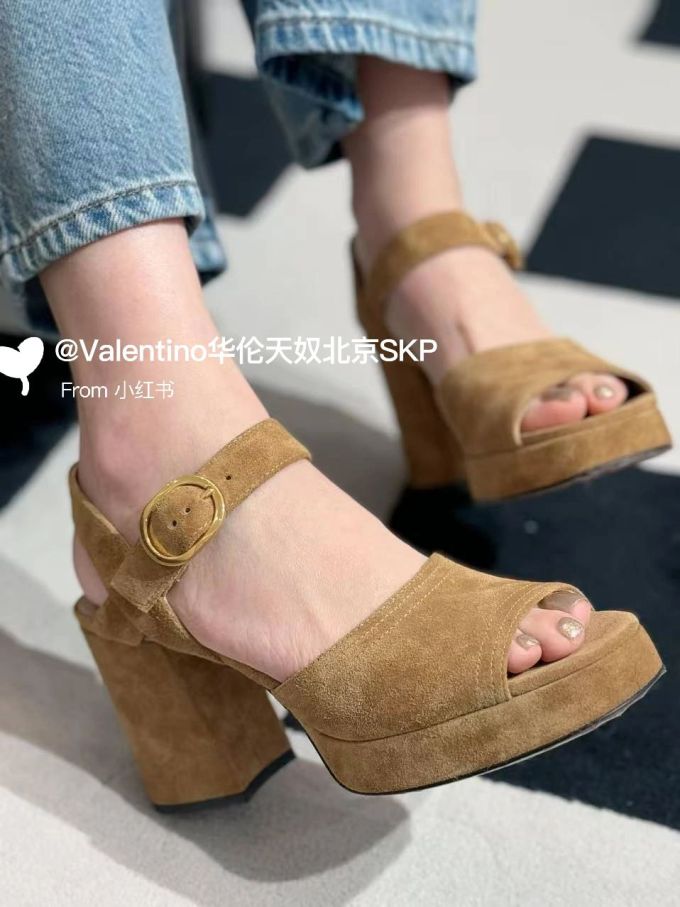 坡跟 无帮 袢扣 皮革