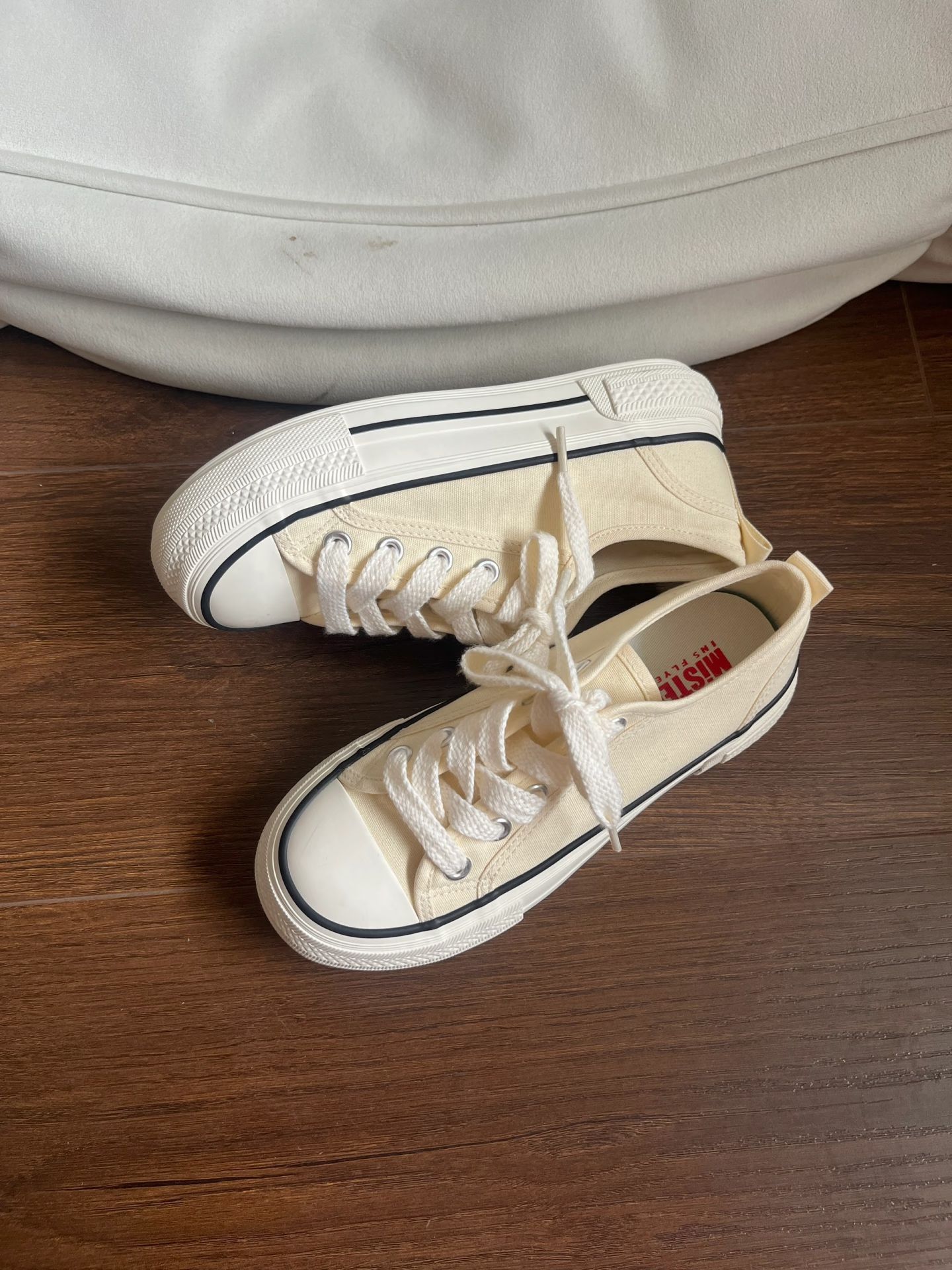 高帮 系带 布面  - VALI鞋履AI设计主图