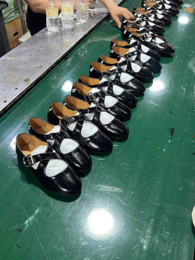 圆头 袢扣 中口鞋 皮革 