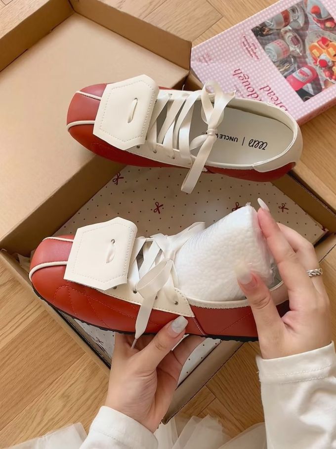 圆头 低帮 魔术贴 中口鞋 皮革