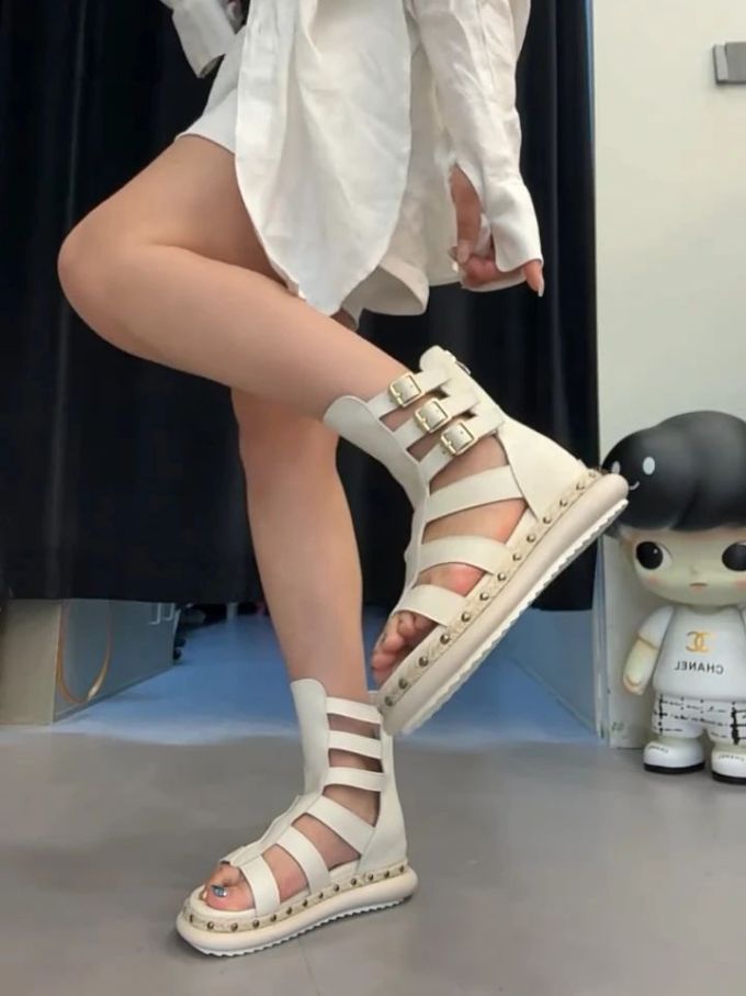 坡跟 无帮 袢扣 皮革
