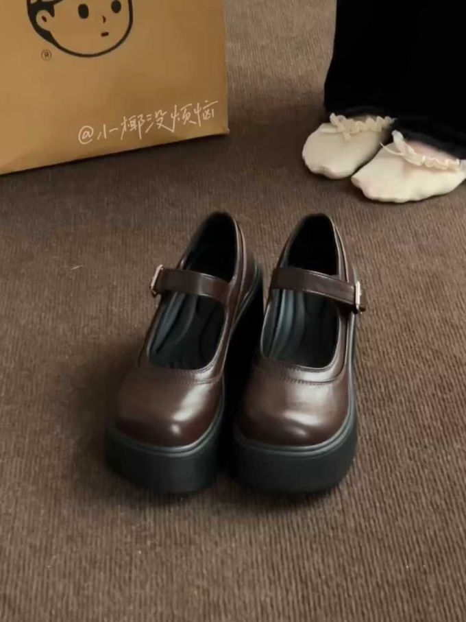 圆头 袢扣 中口鞋 皮革