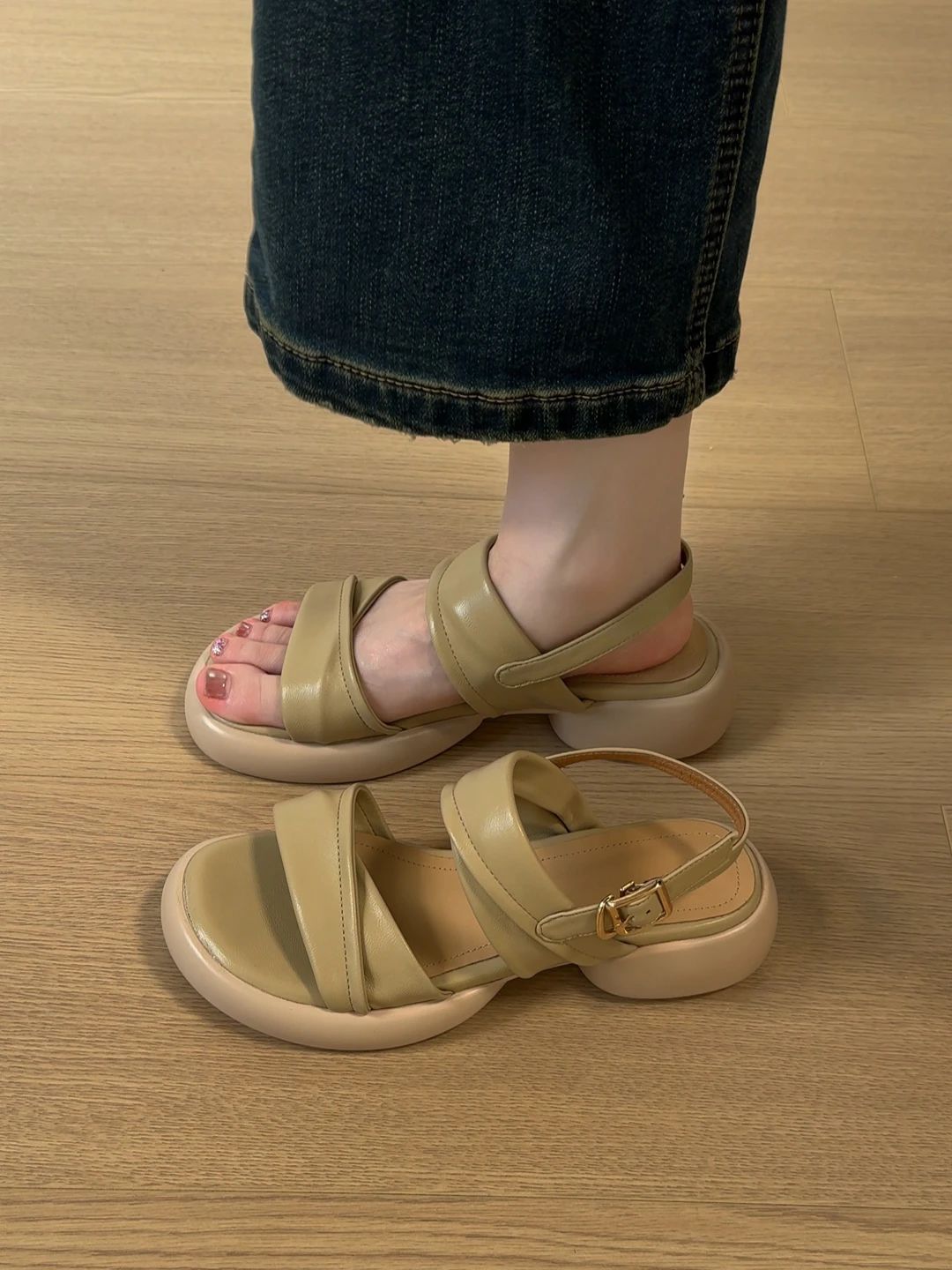 无帮 皮革 魔术贴  - VALI鞋履AI设计主图