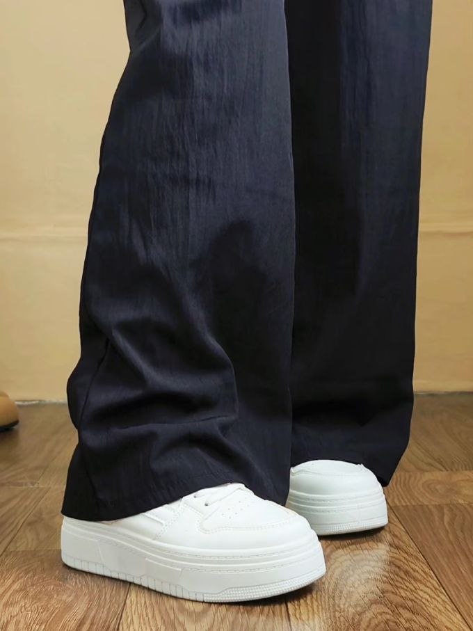 蓝黑色