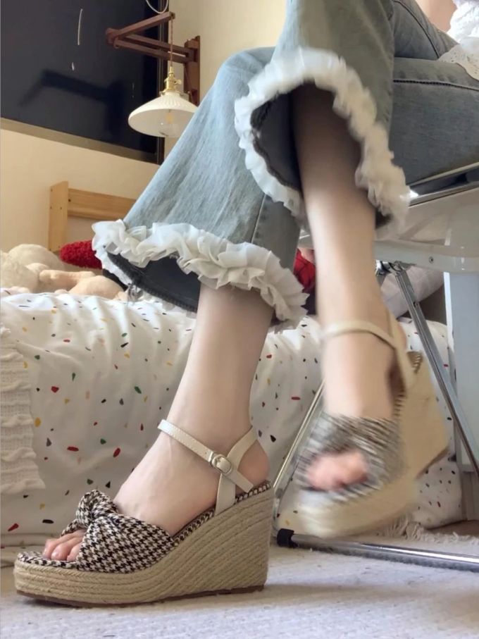 坡跟 无帮 袢扣