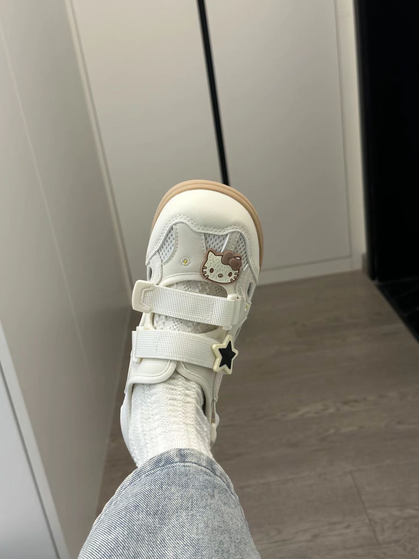 圆头 魔术贴  - VALI鞋履AI设计主图